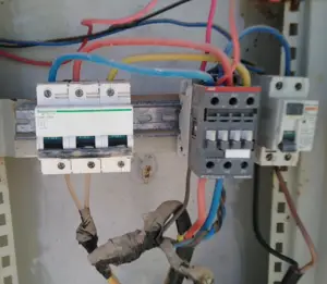 Random electric connections 