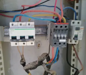 Random electric connections